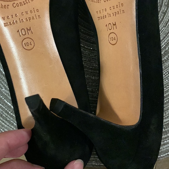 NWOB Evan Picone Atlantis suede  gold embroidered classic Holiday pumps size 10M - Picture 6 of 6